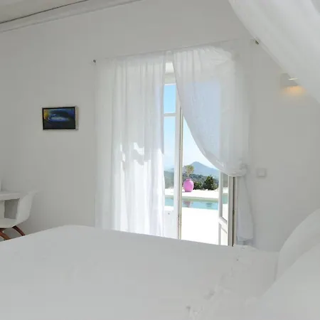 Paros Sleeps 12 Pool Air Con T478601 Villa Parikia (Paros)